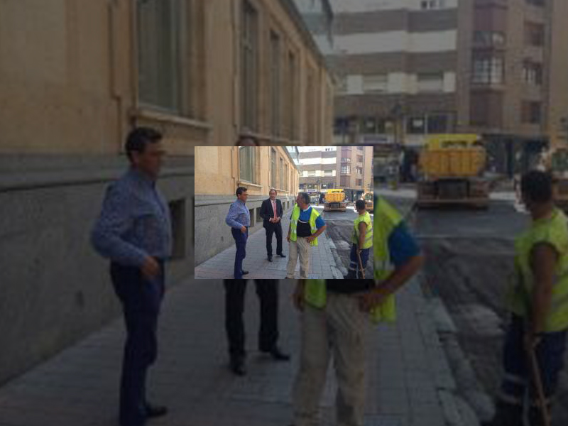 Imagen El Ayuntamiento prevé realizar 40 actuaciones distribuidas por todos los barrios de la capital dentro del Plan de Asfaltados 2015