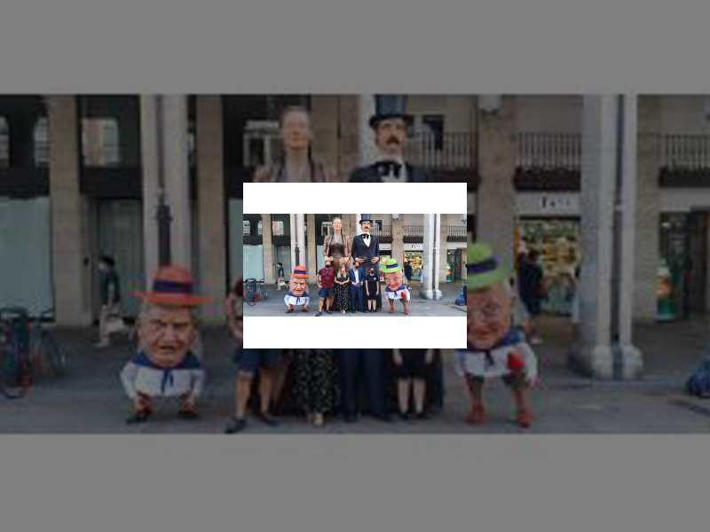 Imagen La Calle Mayor acoge a los gigantes y cabezudos de Bergara (Guipúzcoa) en una novedosa exposición que compartirán junto con las piezas de la agrupación palentina