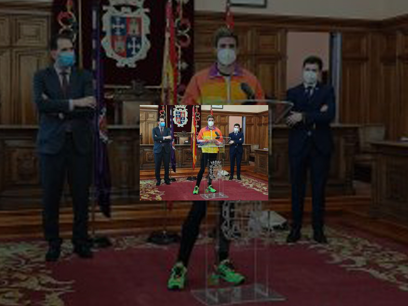 Imagen El Ayuntamiento aprueba por unanimidad el nombramiento de Óscar Husillos como Hijo Adoptivo de la ciudad