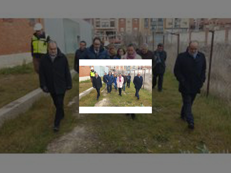 Imagen Alcalde y subdelegado el Gobierno visitan las obras de urbanización de los entornos del Centro Cultural Lecrác
