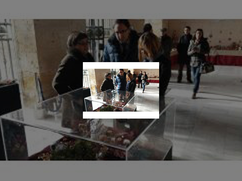 Imagen La familia De la Torre Bugidos mostrará los 200 belenes que componen su colección particular en el atrio del Ayuntamiento hasta el próximo 7 de enero