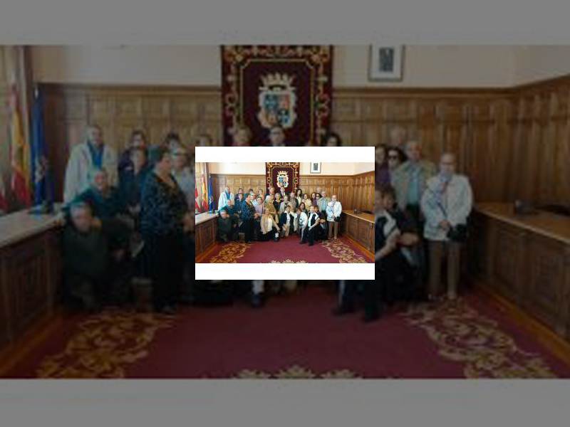 Imagen Usuarios del Centro de Día de Barruelo visitan el Ayuntamiento capitalino