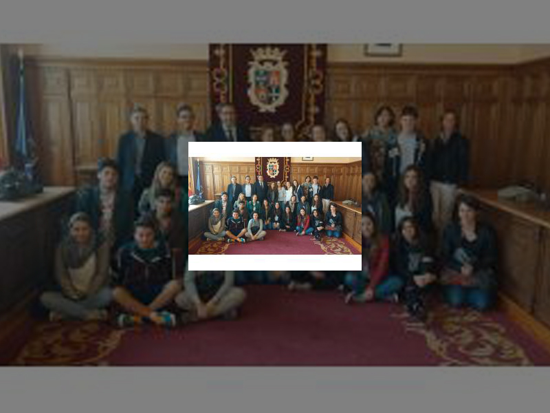 Imagen Alumnos del Liceo Classico Statale Dante Alighieri de la localidad italiana de Rávena visitan el Ayuntamiento