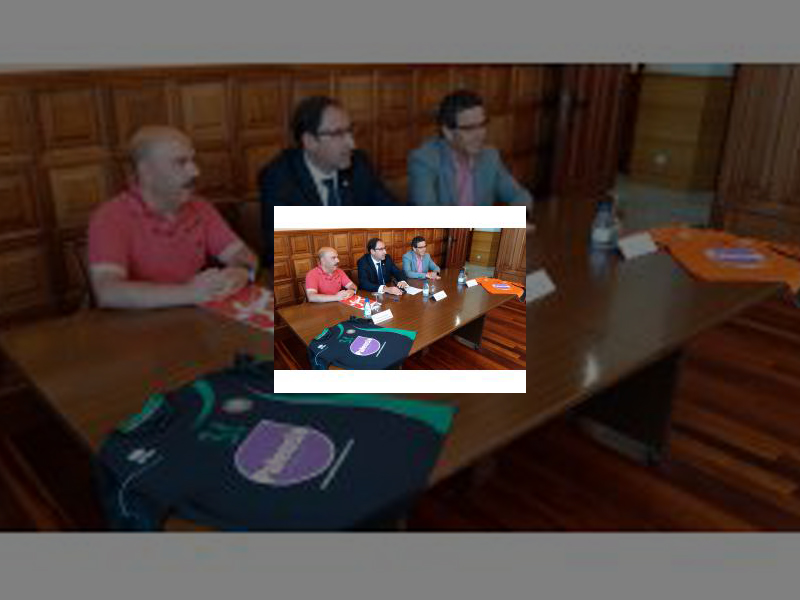 Imagen El Ayuntamiento apuesta por el trabajo con el deporte base del Balonmano Palencia Femenino concediéndole una ayuda de 11.000 euros