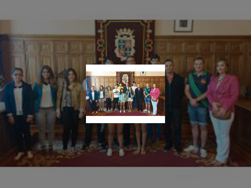 Imagen El Alcalde recibió a los Corresponsales Juveniles del año 2014 para reconocer y agradecer su labor