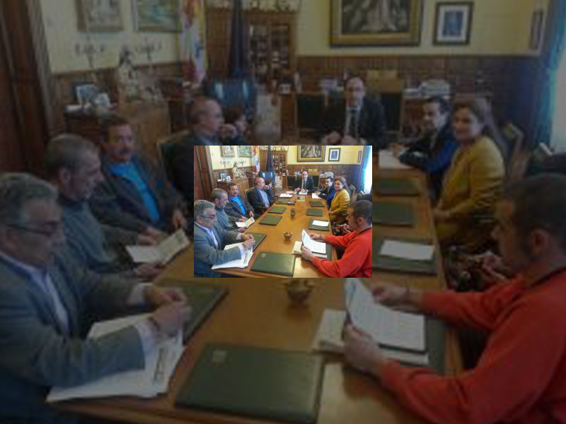 Imagen El Alcalde se reunió con la Plataforma de Afectados por la Hipoteca cumpliendo con el compromiso adquirido durante el pasado pleno de marzo