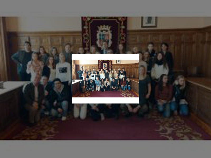 Imagen Alcalde y concejal de Medio Ambiente recibieron a un grupo de estudiantes suecos en el Ayuntamiento