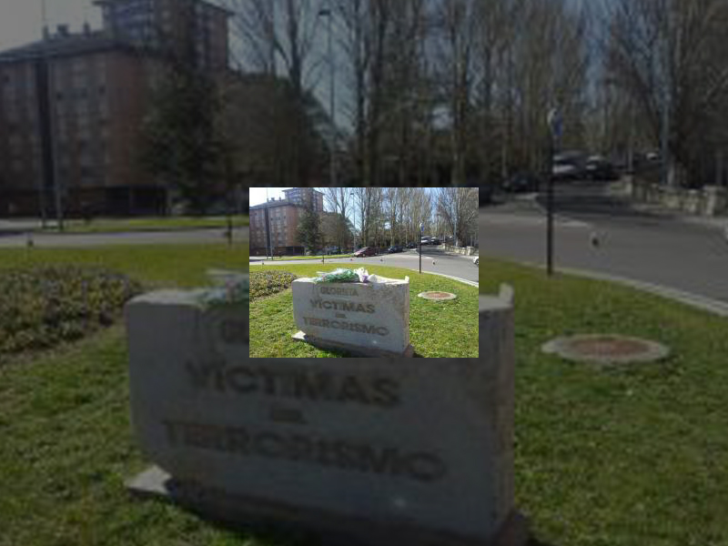 Imagen Palencia recordó a las Víctimas del Terrorismo con una sencilla ofrenda floral en la glorieta que lleva su nombre
