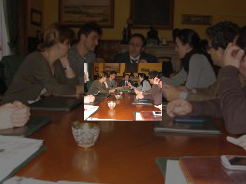 Imagen El Alcalde se comprometió a adecentar los solares municipales del barrio Nueva Balastera y a requerir a los privados para que hagan lo propio