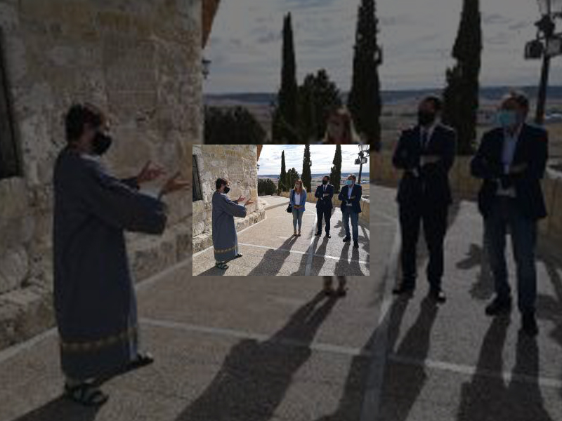 Imagen La visita guiada Mira Palencia: La leyenda del otero permite a palentinos y visitantes conocer los principales episodios de la  historia del cerro