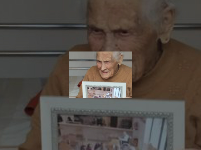 Imagen La concejal de Bienestar Social felicitó a Julia Hoyos con motivo de su 106 cumpleaños 