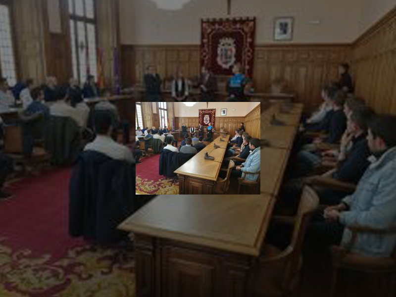 Imagen Los 32 nuevos agentes de la Policía Local que acudirán el próximo lunes a la Escuela Nacional de Policía de Ávila han tomado hoy posesión como funcionarios en prácticas