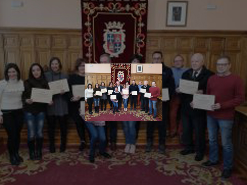 Imagen Los palentinos han decidido con sus votos que la Floristería Pétalos de la Avenida San Telmo se alce con el premio del público dentro del Concurso de Escaparates Navideños