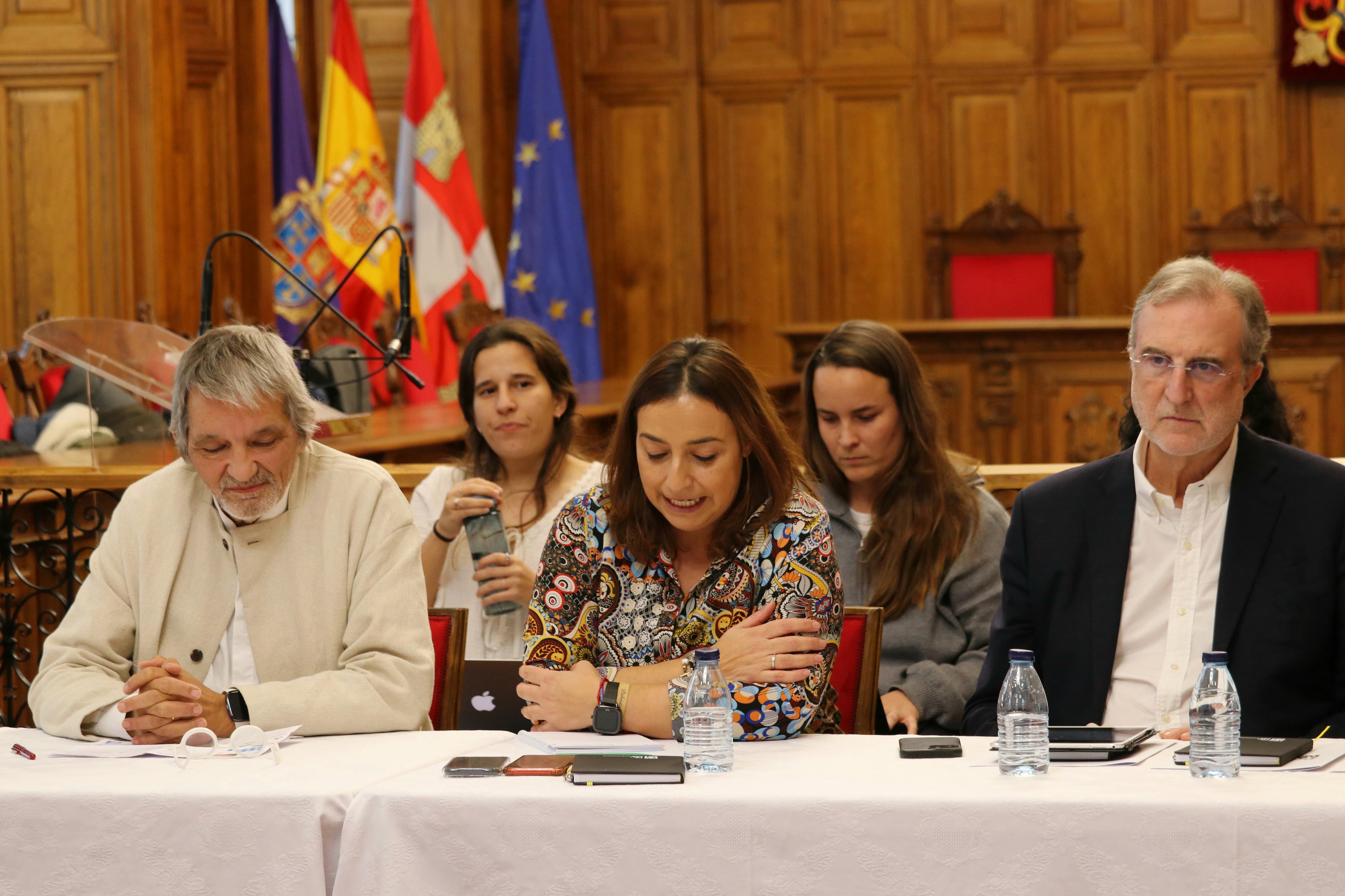 Dicho consejo está formado por 30 entidades y 6 personas, en su mayoría pertenecientes al tejido asociativo de la ciudad, colegios profesionales, representantes vecinales, así como agentes expertos independientes y líderes de opinión.