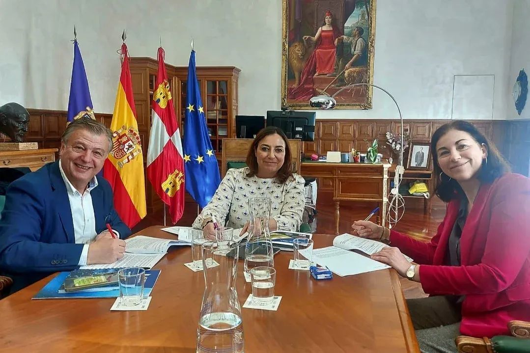 El Ayuntamiento y Veolia impulsarán el proyecto 'Generación Verde' y darán continuidad al Programa OLA, que en 2025 logró reducir un 45 % el desempleo entre sus participantes.