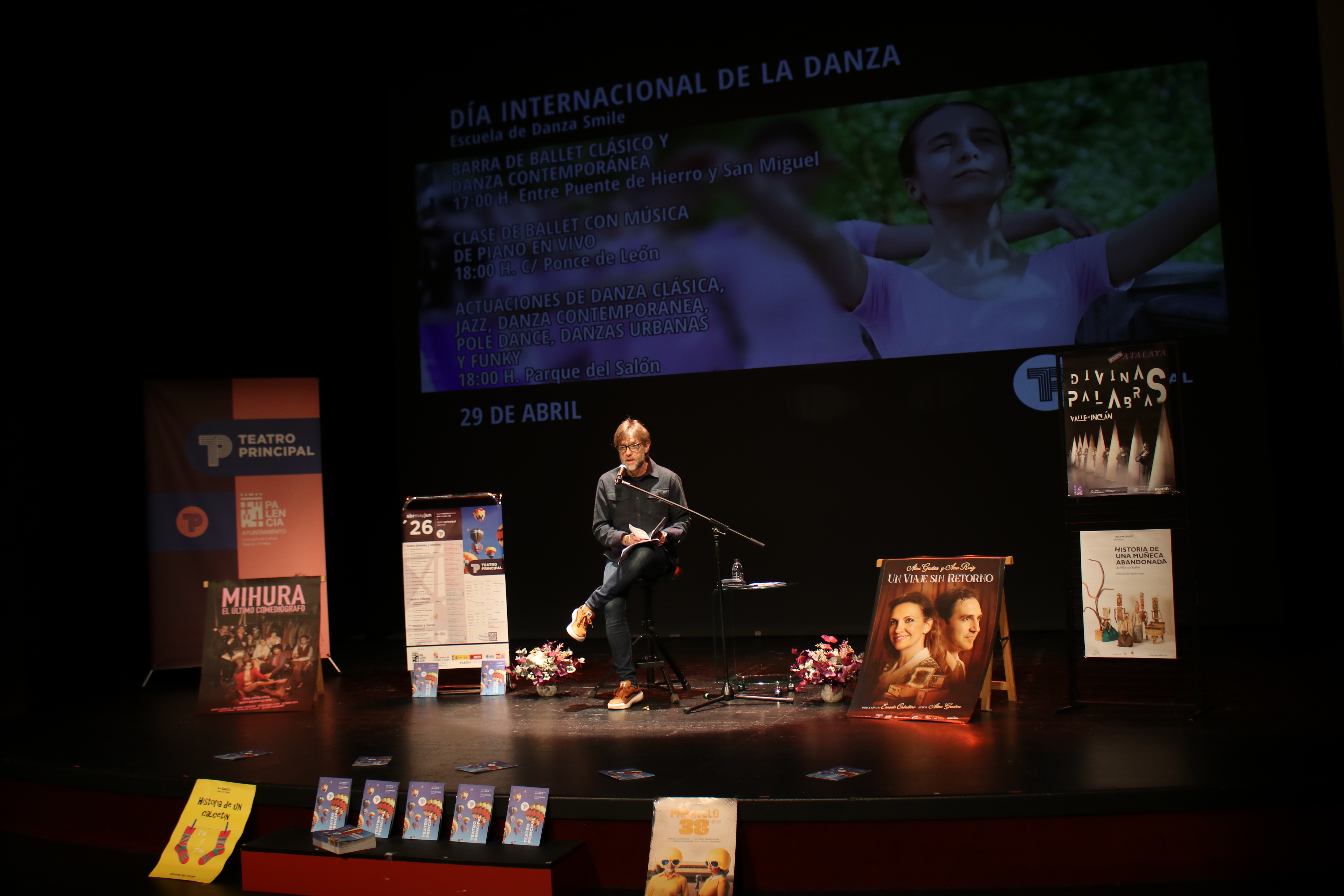 Dentro de la programación teatral en el Principal se podrá disfrutar del estreno regional de ‘Fronteras’ y nacional de ‘El Borbón Rojo’, así como de ‘Divinas Palabras’ que cuenta con ocho nominaciones a los Premios Max. 