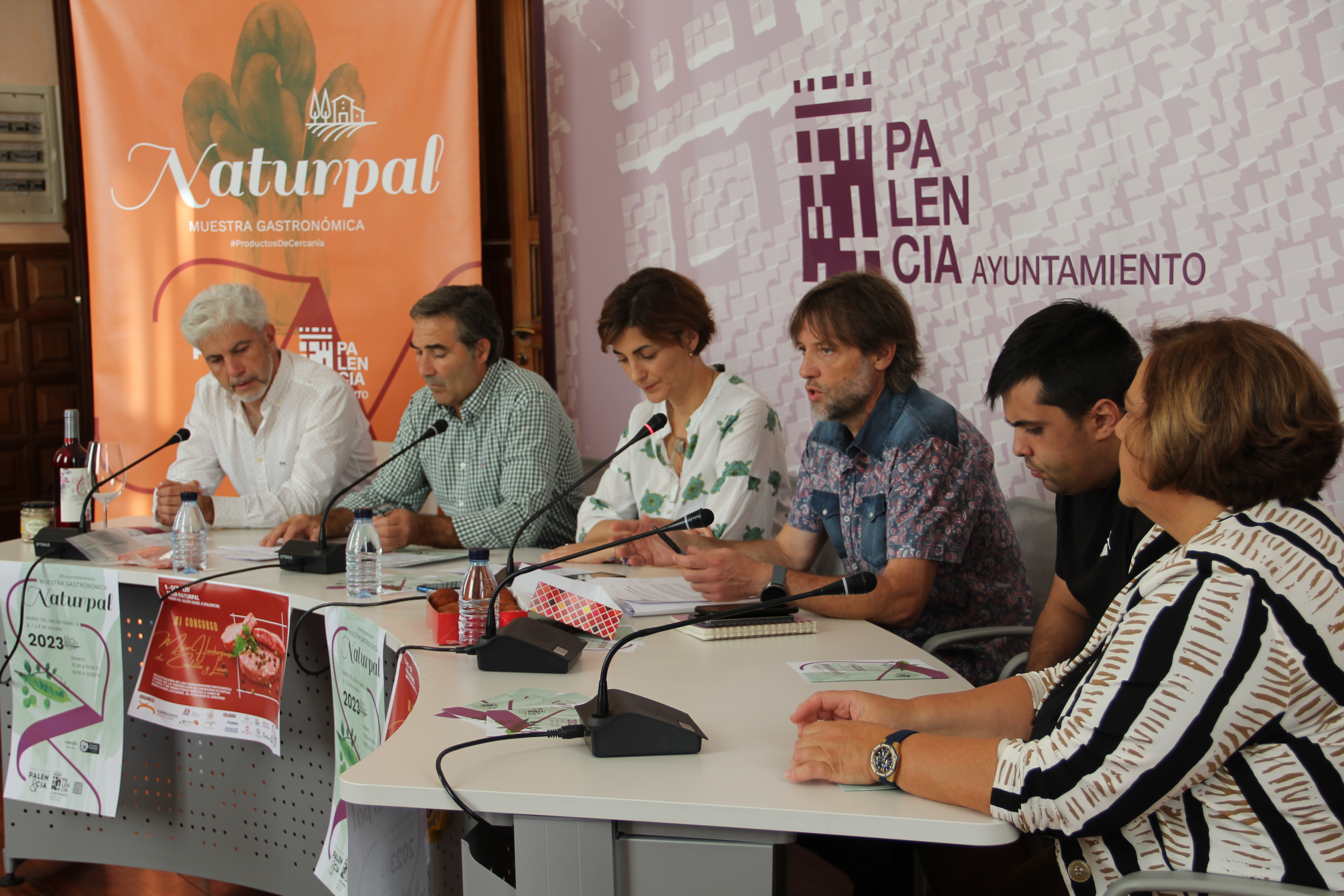 En en horario de 10:30 a 14:30 h y de 18 a 22 horas.