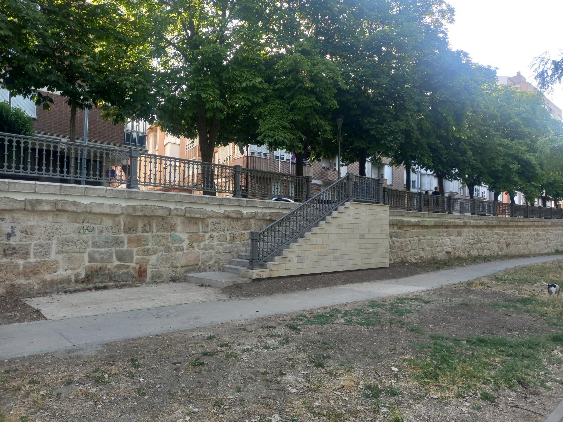 muro con escalera