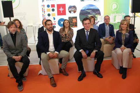 Momentos antes de la presentación de la oferta turística.