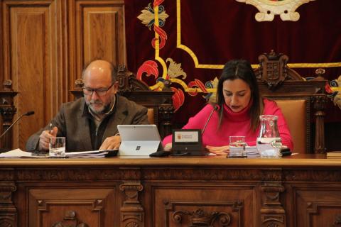 Carlos Hernández y Miriam Andrés en el pleno.