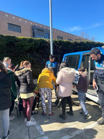 Visita Agentes Tutores y Unidad Canina Centro Carrechiquilla