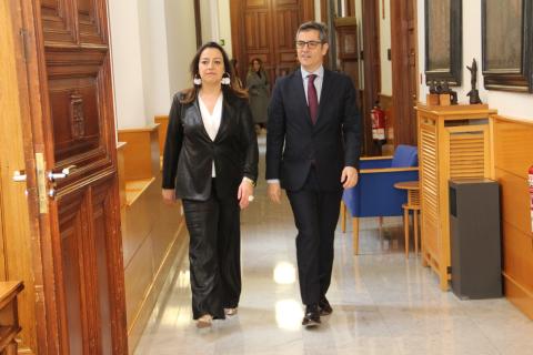 La alcaldesa de Palencia, Miriam Andrés junto al Ministro, Félix Bolaños.