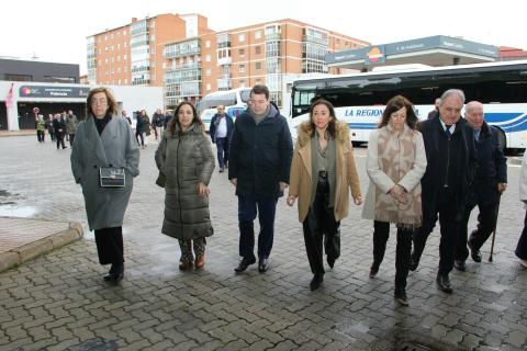 Miriam Andrés recorre la nueva estación junto a otras autoridades.