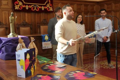 La Asociación contra el Cáncer de Palencia y el Administrador de Infraestructuras Ferroviarias (Adif), galardonados con los Cristos de la Alegría y la Tristeza.