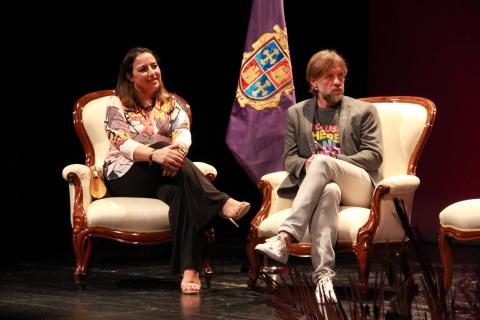 Miriam Andrés junto a Francisco Fernández en el Pregón Literario.