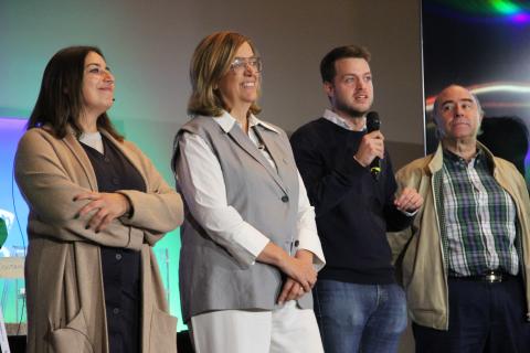 El concejal Álvaro Bilbao contestando al presentador Chimo Ortega.