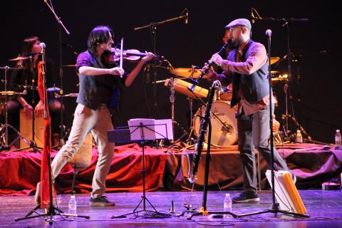 Un momento de la actuación de Abrakabalkan.