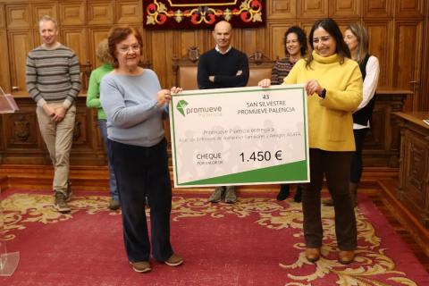 La alcaldesa de la ciudad, Miriam Andrés, estuvo presente en la entrega de las donaciones.