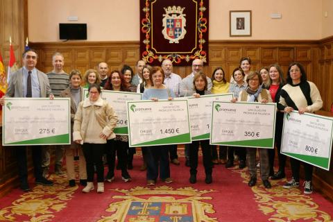 Foto de Familia de algunas de las asociaciones ganadoras.