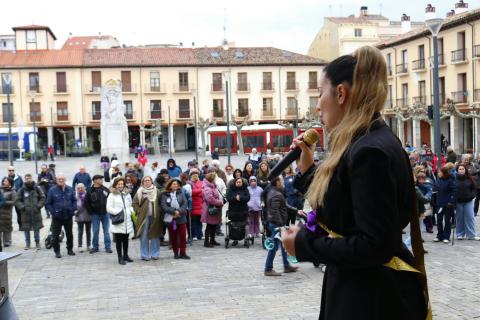 Los asistentes pudieron disfrutar de la gran voz de Sara Bureba con la actuación 'Canciones de mujer'.