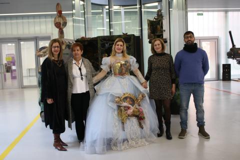 La delegada del área de Bienestar Social y la concejala de Igualdad junto a otros miembros de la Corporación acompañaron a Rosa Largo en la inauguración.