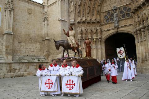 2La Borriquilla saliendo de la Catedral.