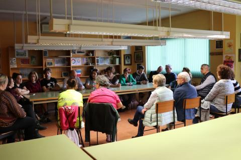 Los vecinos recibieron con los brazos abiertos la noticia del arreglo y ampliación del Parque de la Constitución.