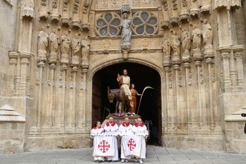 1La Borriquilla saliendo de la Catedral.