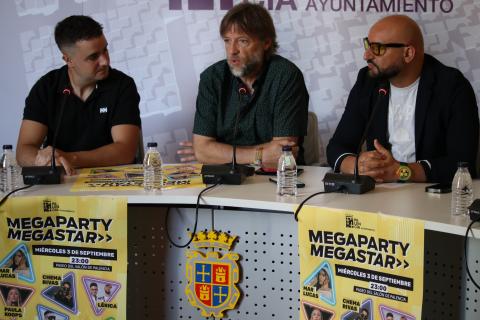 Un momento de la rueda de prensa ofrecida en la Sala de Concejales.