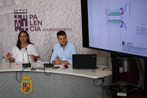 Un momento de la rueda de prensa ofrecida por la alcaldesa de Palencia y el concejal de Urbanismo.