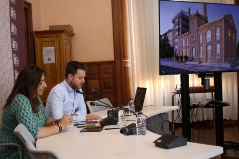 Un momento de la rueda de prensa ofrecida en la sala de concejales.