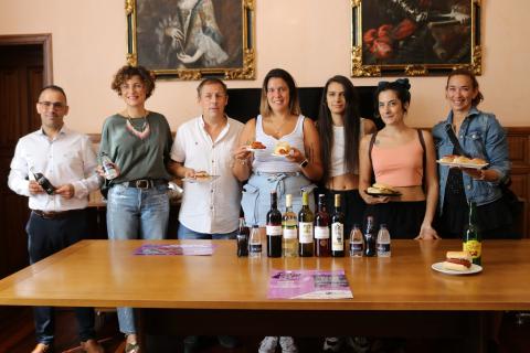 Las casetas que se instalarán en el Paseo del Salón y la Plaza Pío XII ofrecerán una rica oferta gastronómica al precio de cuatro euros la tapa más bebida.