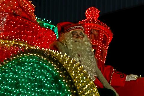 Un momento de la llegada de Papá Noel a la ciudad de Palencia.
