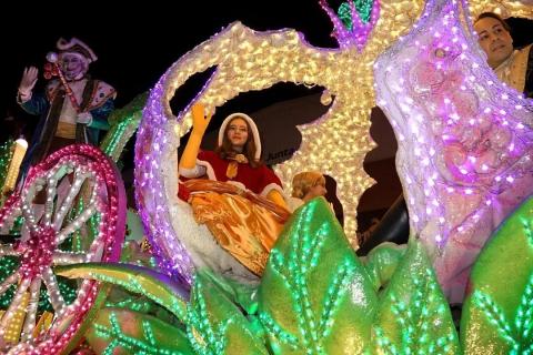 La Cabalgaza lleno de colorido y magia la ciudad.