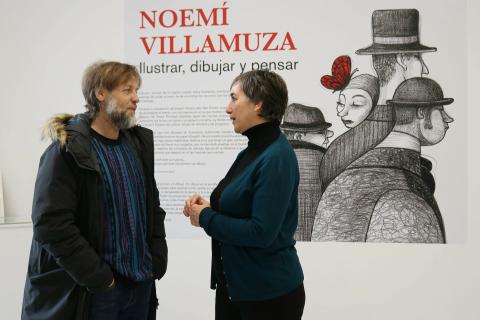 Un momento del concejal de Identidad Cultural conversando con Villamuza.