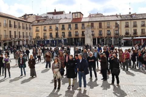 El acto se celebró en la Plaza Mayor de la ciudad, seguidamente tuvo lugar la manifestación en la que participaron cerca de dos mil personas.