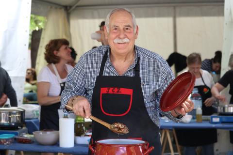 El tradicional concurso de elaboración de recetas de este molusco ha contado con diez participantes.