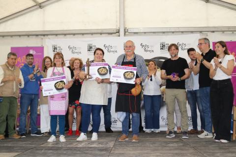 Foto con los ganadores del concurso de elaboración de caracoles.
