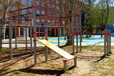 Se ha convertido ya en un punto de referencia para numerosas familias palentinas, atraídas por los novedosos juegos infantiles, algunos de gran tamaño.