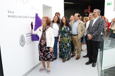 El espacio cultural incorpora este homenaje a propuesta de la Institución Tello Téllez de Meneses en un acto con presencia de la familia y representantes municipales.